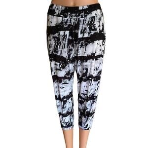 COLLETTA Black & White Tie Dye Capri Activewear Yoga Leggings ~ Women's SMALL